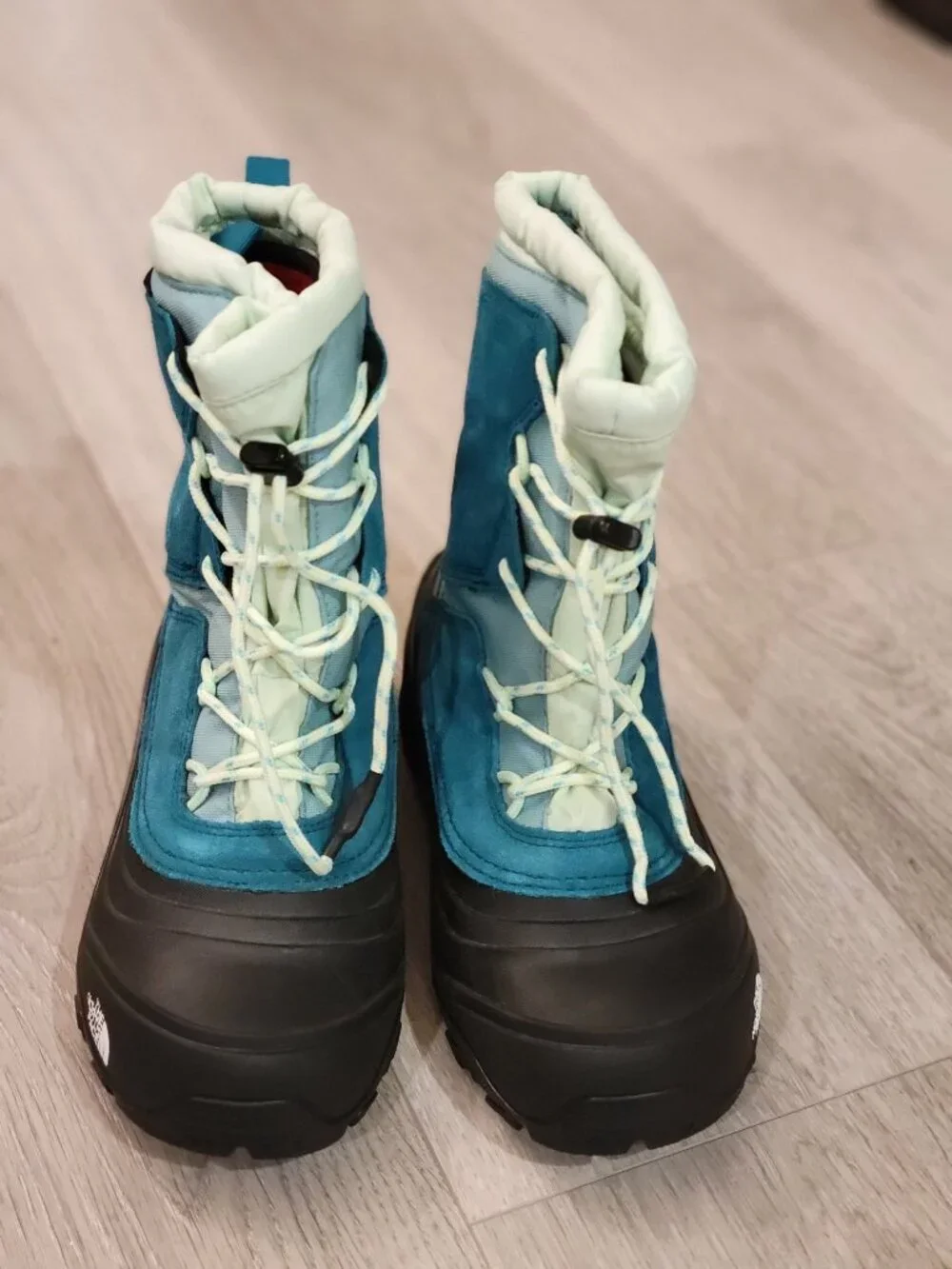 NWOT Girl's The North Face Alpineglow Snow Boots